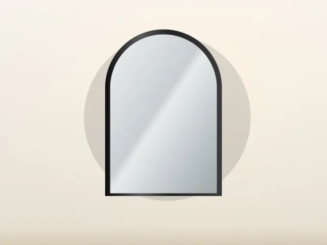 مرآة مقوسة بإطار أسود